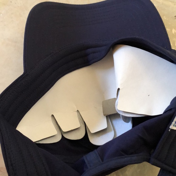 Southern Tide 🌊 Classic bb style cap with adjustable velcro strap in back - Picture 6 of 12